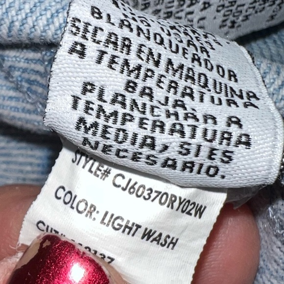 Celebrity Pink Shacket Light Wash Denim Button Front Size Medium - Picture 4 of 13